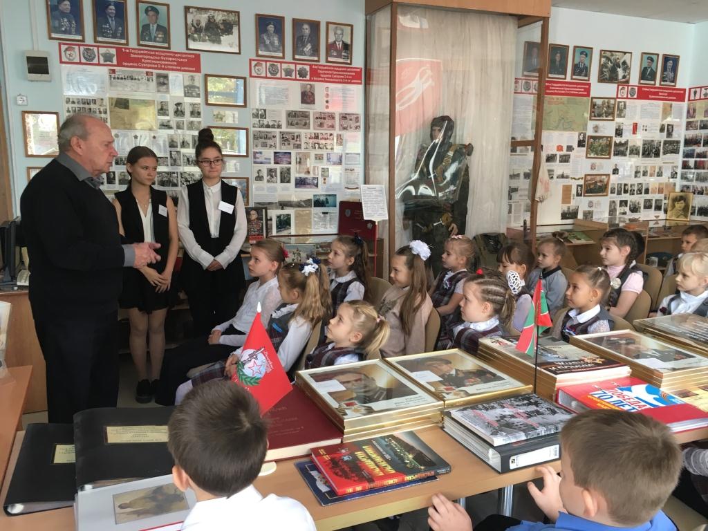 Продолжаются мероприятия, посвященные 75-летию Победы в Великой Отечественной войне. Экскурсоводы проводят мероприятия для младших школьников.
